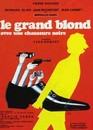 Le grand blond avec une chaussure noire